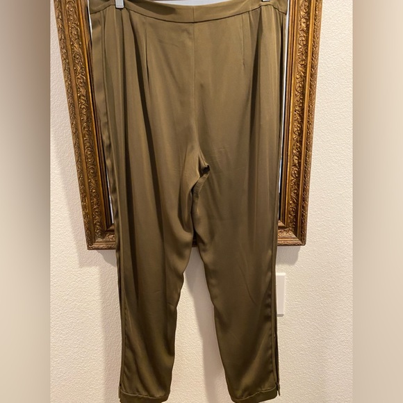 Diane Von Furstenberg. Silk olive green trousers. - Picture 3 of 11